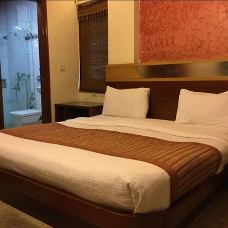 Jenus Hotel-Sindhi Camp Divisione di Divisione di Jaipur Esterno foto